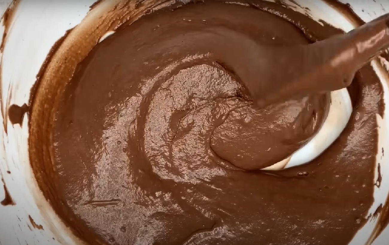 Пляцок "Снікерс": рецепт традиційної страви з сучасним смаком від Лілії Цвіт